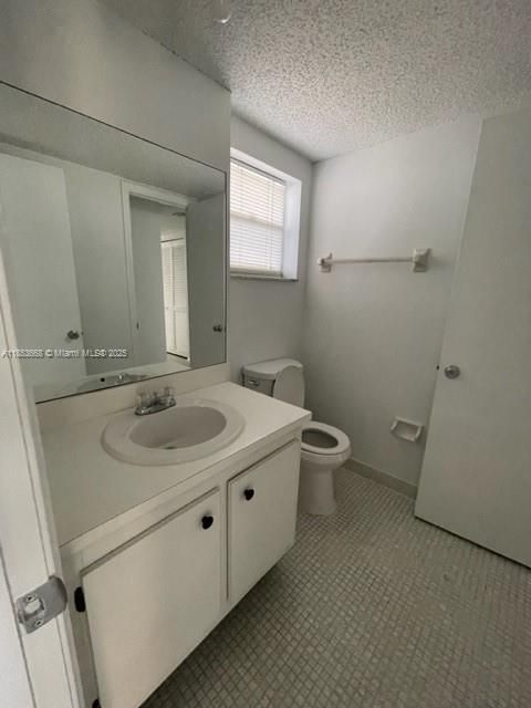 Active With Contract: $149,900 (1 beds, 1 baths, 940 Square Feet)
