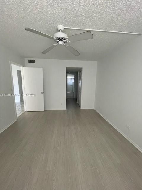 Active With Contract: $149,900 (1 beds, 1 baths, 940 Square Feet)