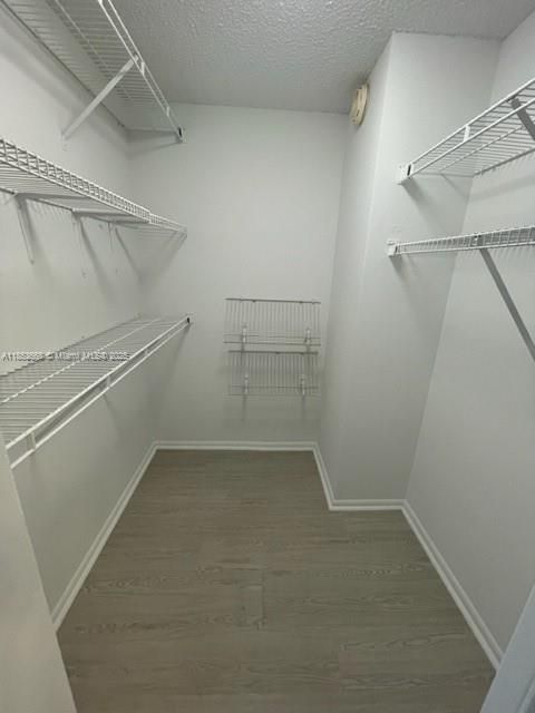 Active With Contract: $149,900 (1 beds, 1 baths, 940 Square Feet)