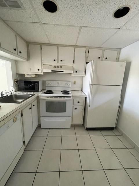 Active With Contract: $149,900 (1 beds, 1 baths, 940 Square Feet)