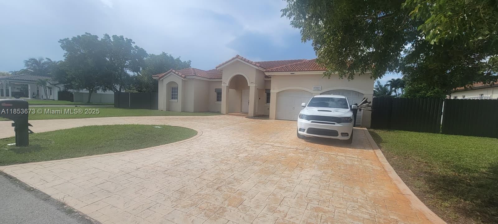 На продажу: $795,900 (4 спален, 3 ванн, 2083 Квадратных фут)