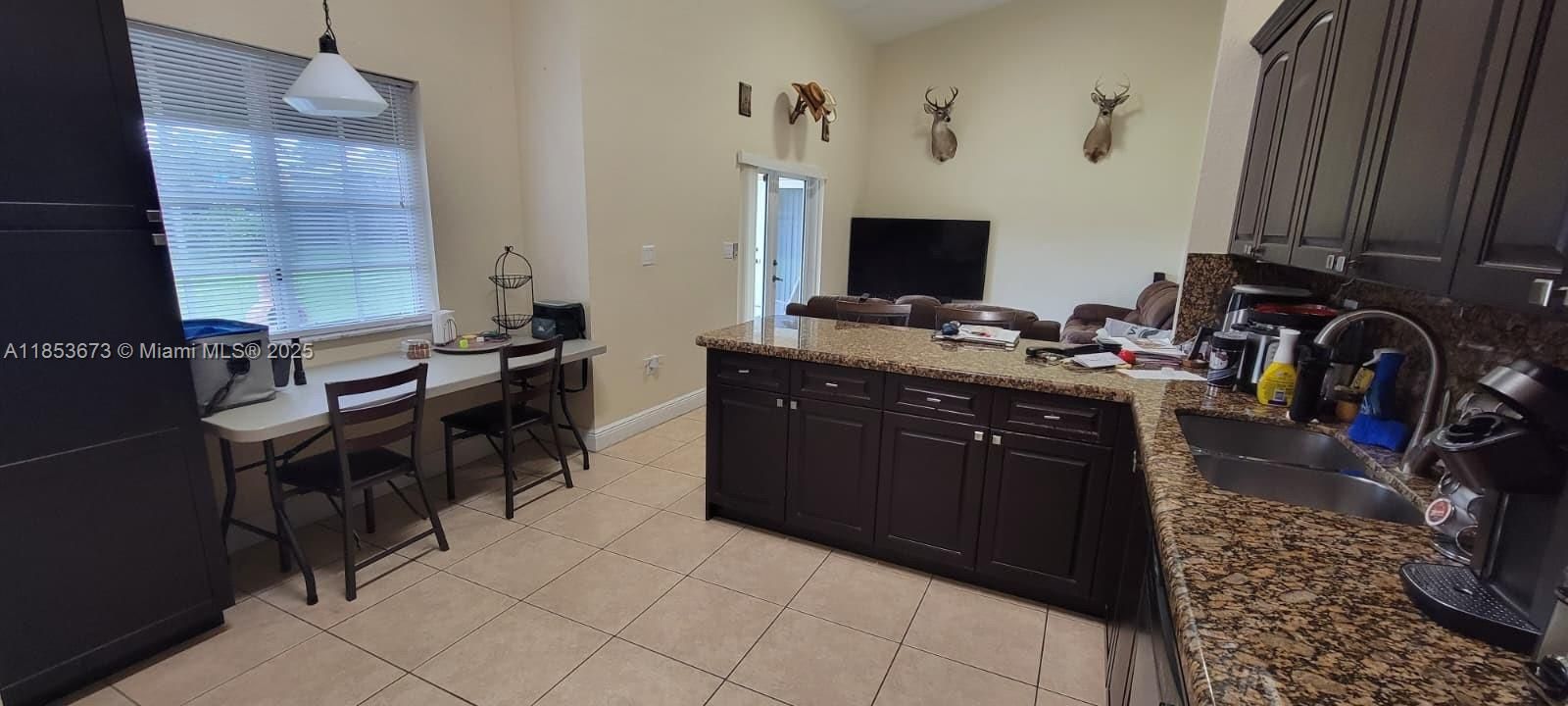 На продажу: $795,900 (4 спален, 3 ванн, 2083 Квадратных фут)