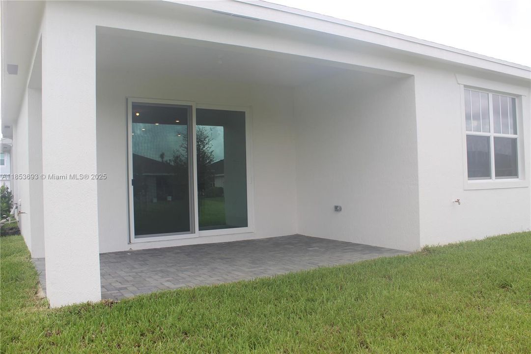 Recently Rented: $3,250 (3 beds, 2 baths, 1757 Square Feet)