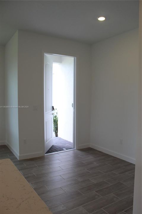 Recently Rented: $3,250 (3 beds, 2 baths, 1757 Square Feet)