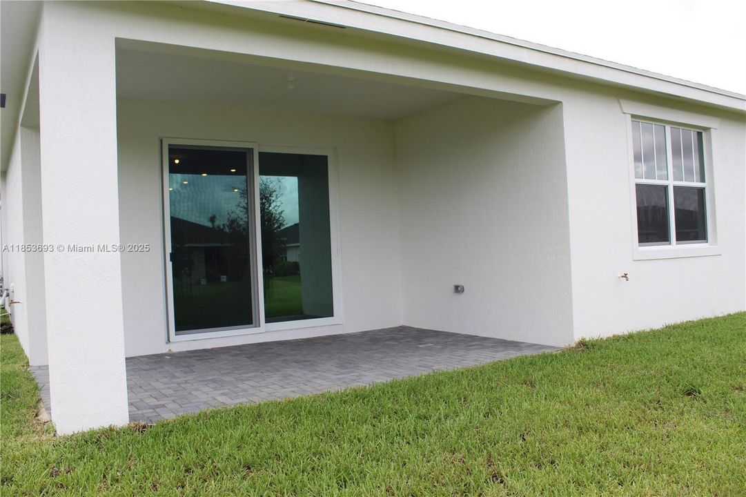 Recently Rented: $3,250 (3 beds, 2 baths, 1757 Square Feet)