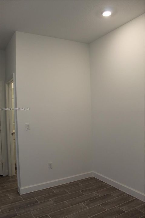 Recently Rented: $3,250 (3 beds, 2 baths, 1757 Square Feet)