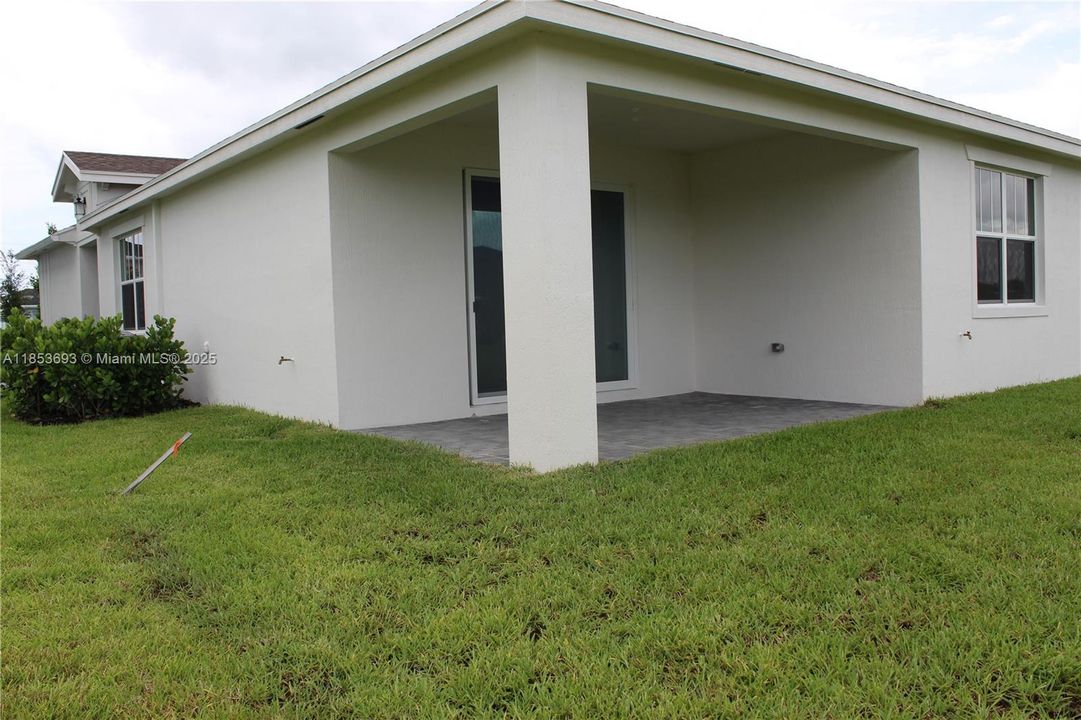 Recently Rented: $3,250 (3 beds, 2 baths, 1757 Square Feet)