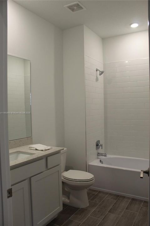 Recently Rented: $3,250 (3 beds, 2 baths, 1757 Square Feet)