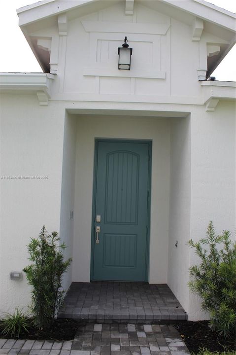 Recently Rented: $3,250 (3 beds, 2 baths, 1757 Square Feet)