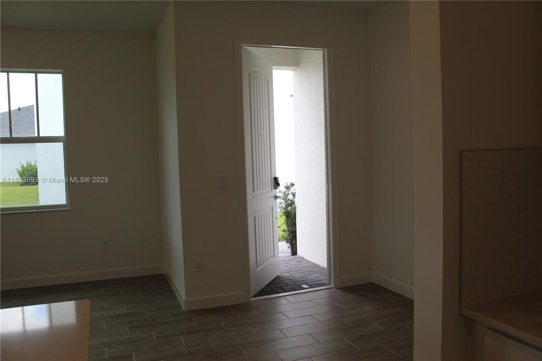 Recently Rented: $3,250 (3 beds, 2 baths, 1757 Square Feet)