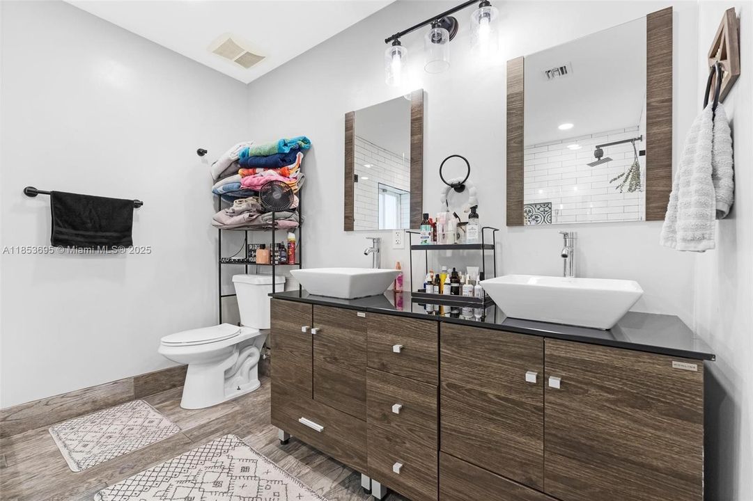 Activo con contrato: $735,000 (4 camas, 4 baños, 2530 Pies cuadrados)