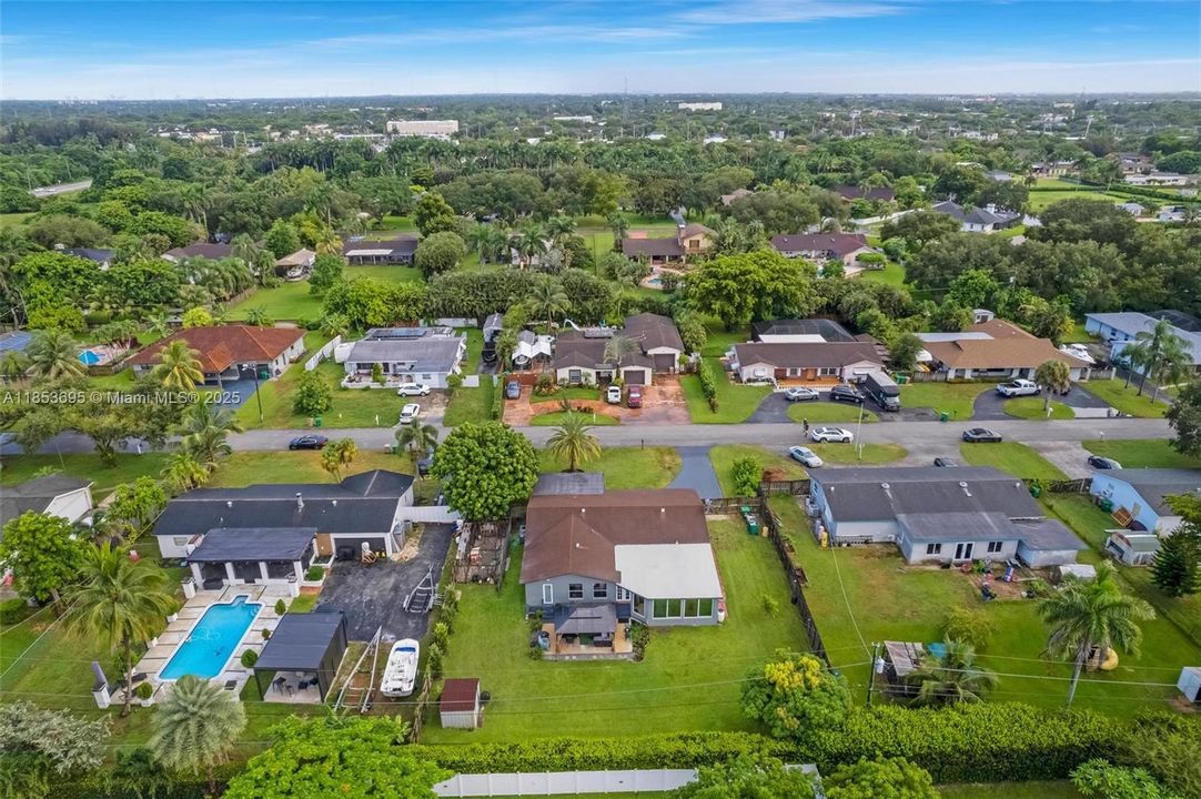 Activo con contrato: $735,000 (4 camas, 4 baños, 2530 Pies cuadrados)