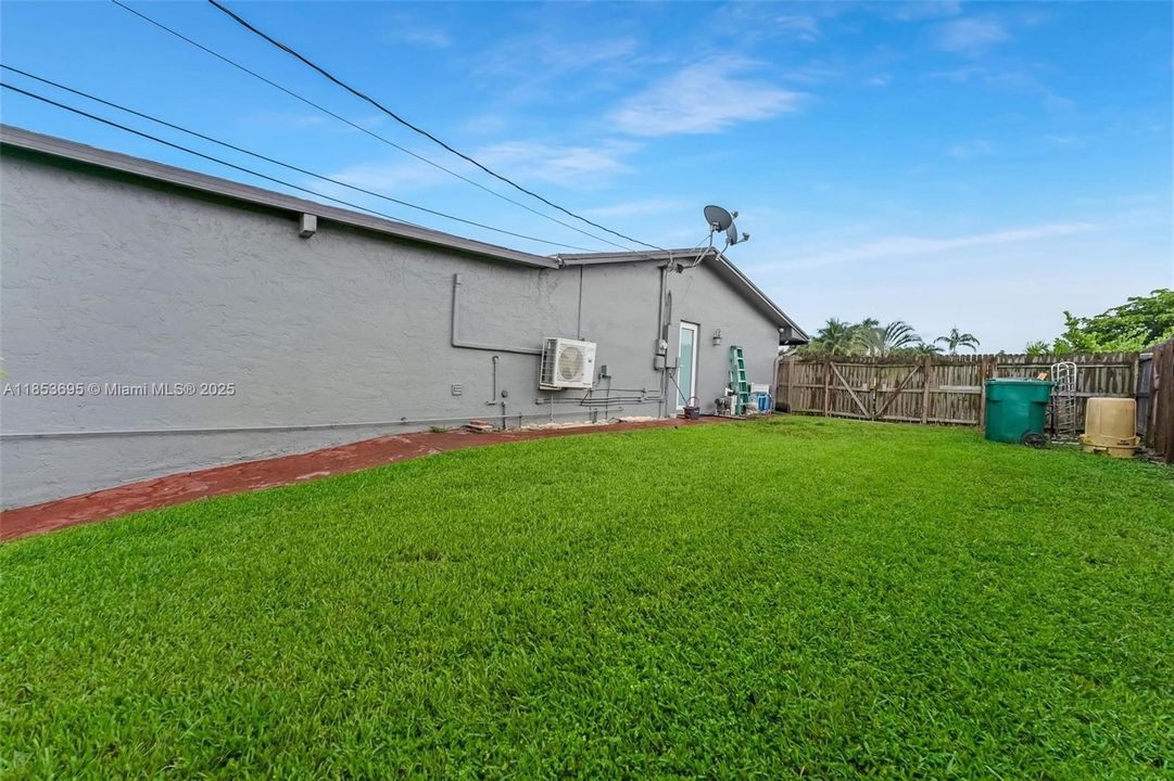 Activo con contrato: $735,000 (4 camas, 4 baños, 2530 Pies cuadrados)