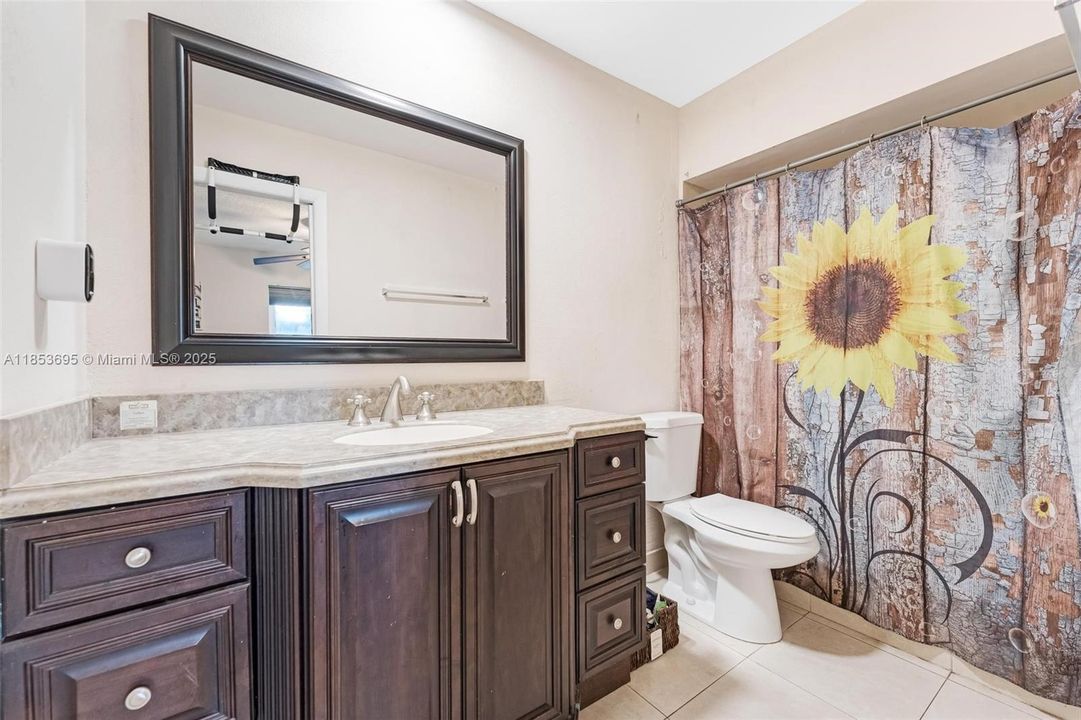 Activo con contrato: $735,000 (4 camas, 4 baños, 2530 Pies cuadrados)