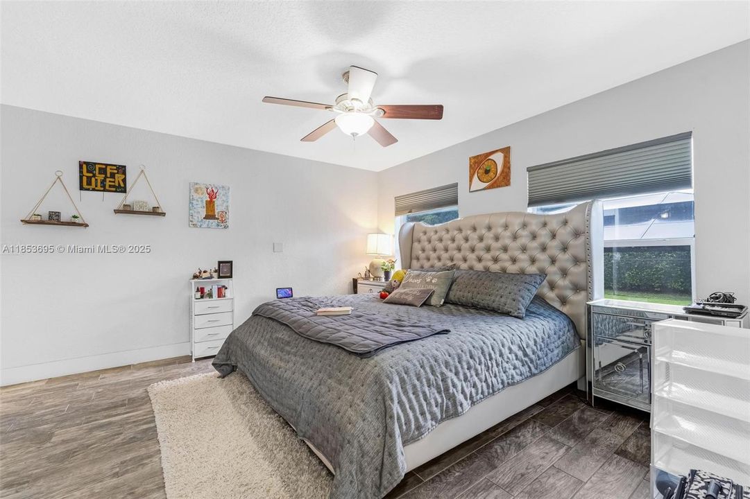 Activo con contrato: $735,000 (4 camas, 4 baños, 2530 Pies cuadrados)