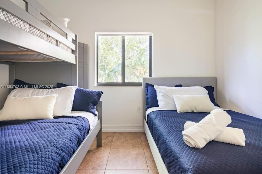 待售: $1,998,000 (6 贝兹, 4 浴室, 3046 平方英尺)