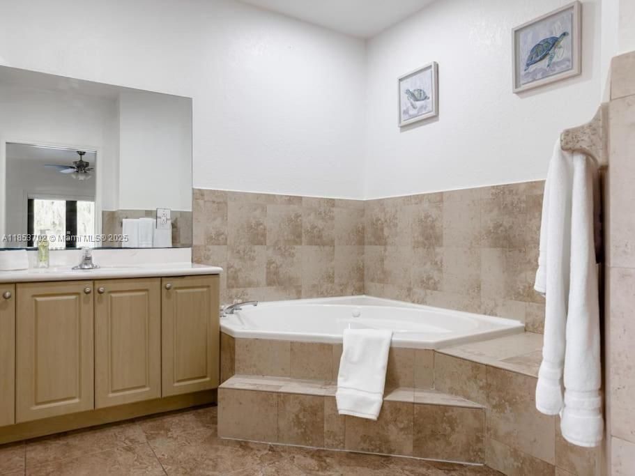 待售: $1,998,000 (6 贝兹, 4 浴室, 3046 平方英尺)