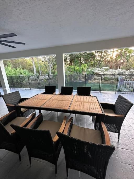 待售: $1,998,000 (6 贝兹, 4 浴室, 3046 平方英尺)