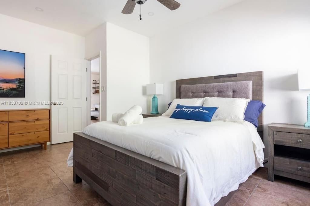 待售: $1,998,000 (6 贝兹, 4 浴室, 3046 平方英尺)