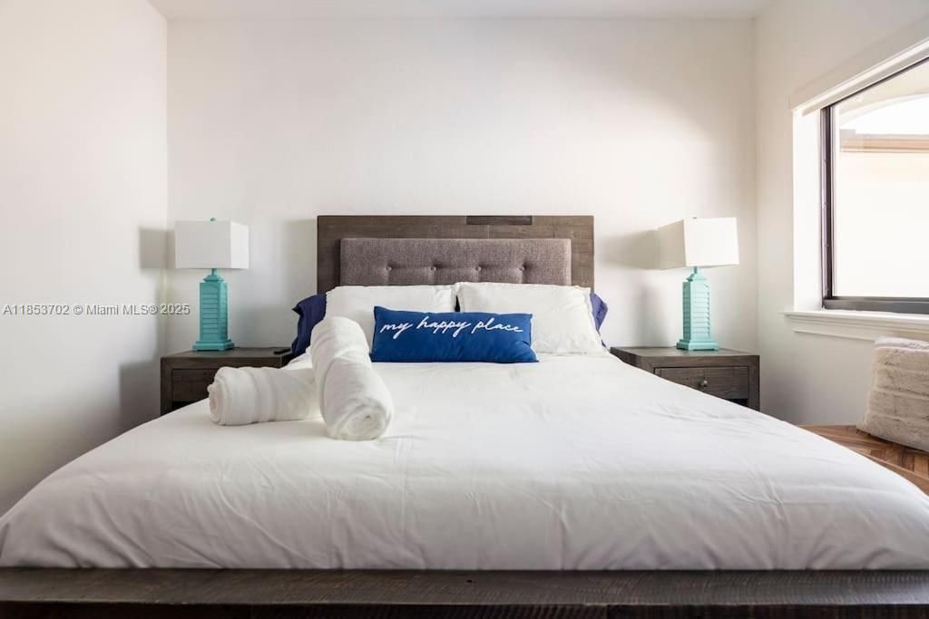 待售: $1,998,000 (6 贝兹, 4 浴室, 3046 平方英尺)