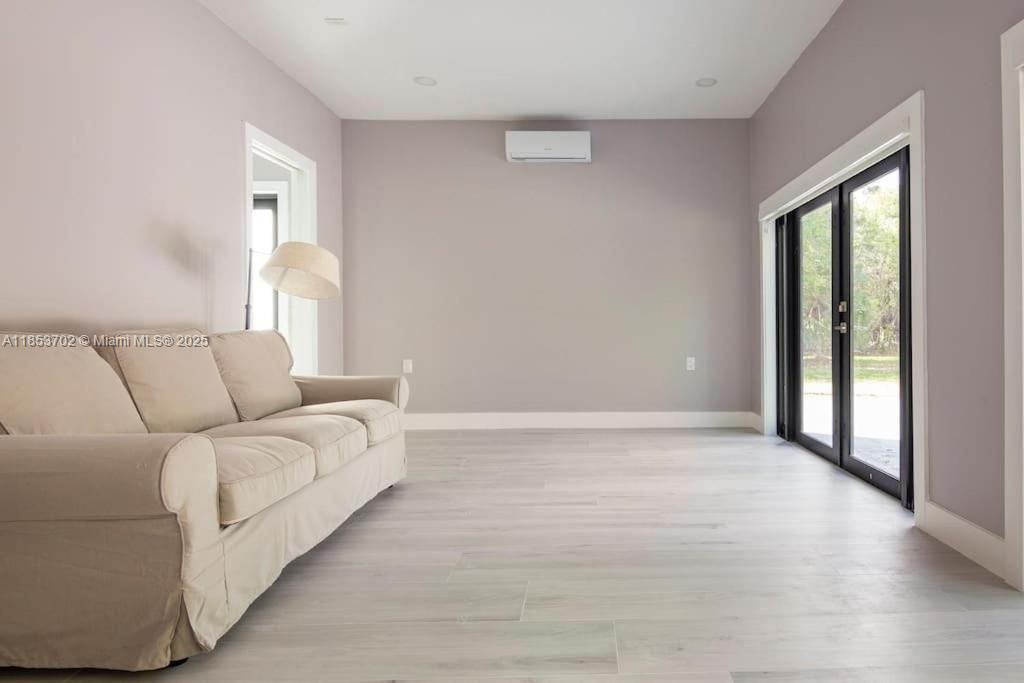 待售: $1,998,000 (6 贝兹, 4 浴室, 3046 平方英尺)