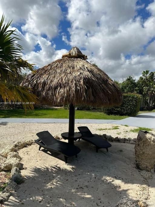 待售: $1,998,000 (6 贝兹, 4 浴室, 3046 平方英尺)