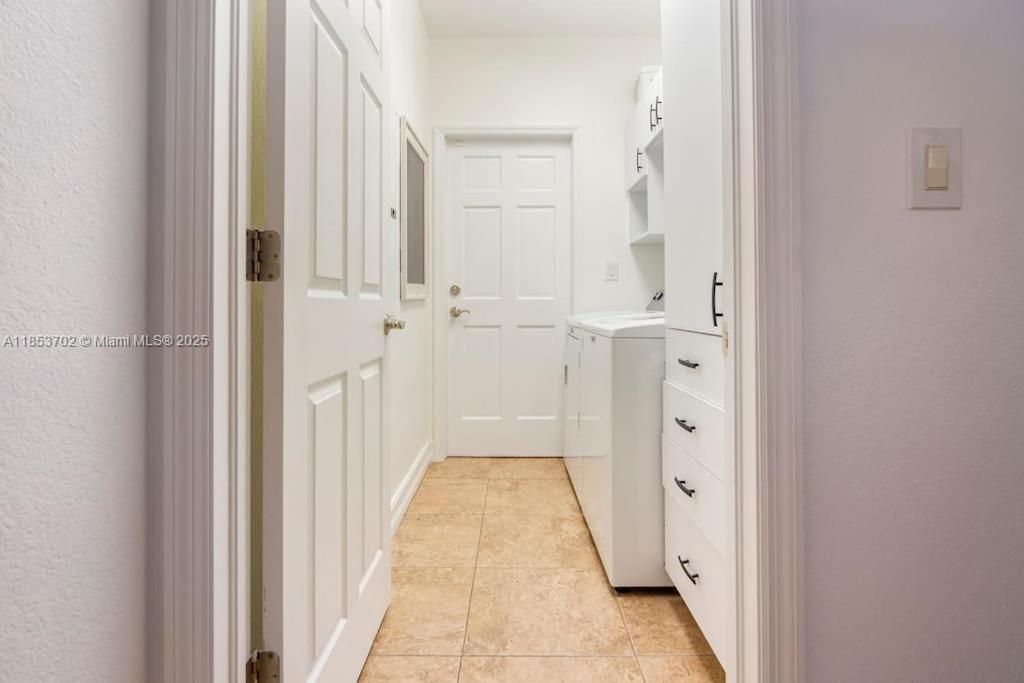 待售: $1,998,000 (6 贝兹, 4 浴室, 3046 平方英尺)