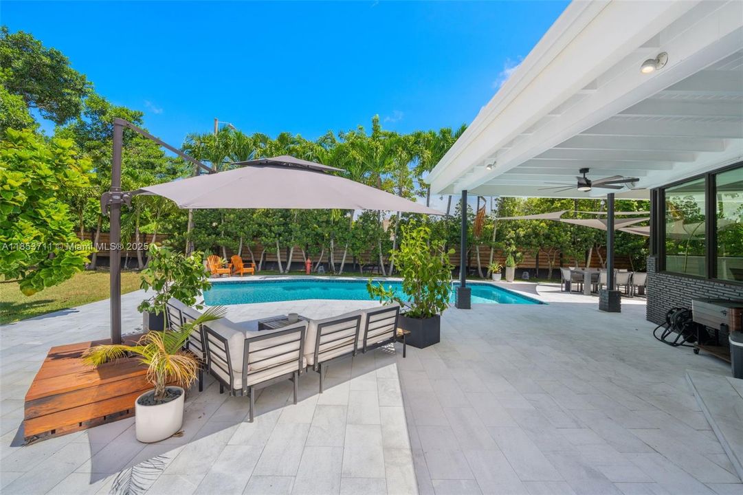 Active With Contract: $3,999,000 (4 beds, 3 baths, 3856 Square Feet)