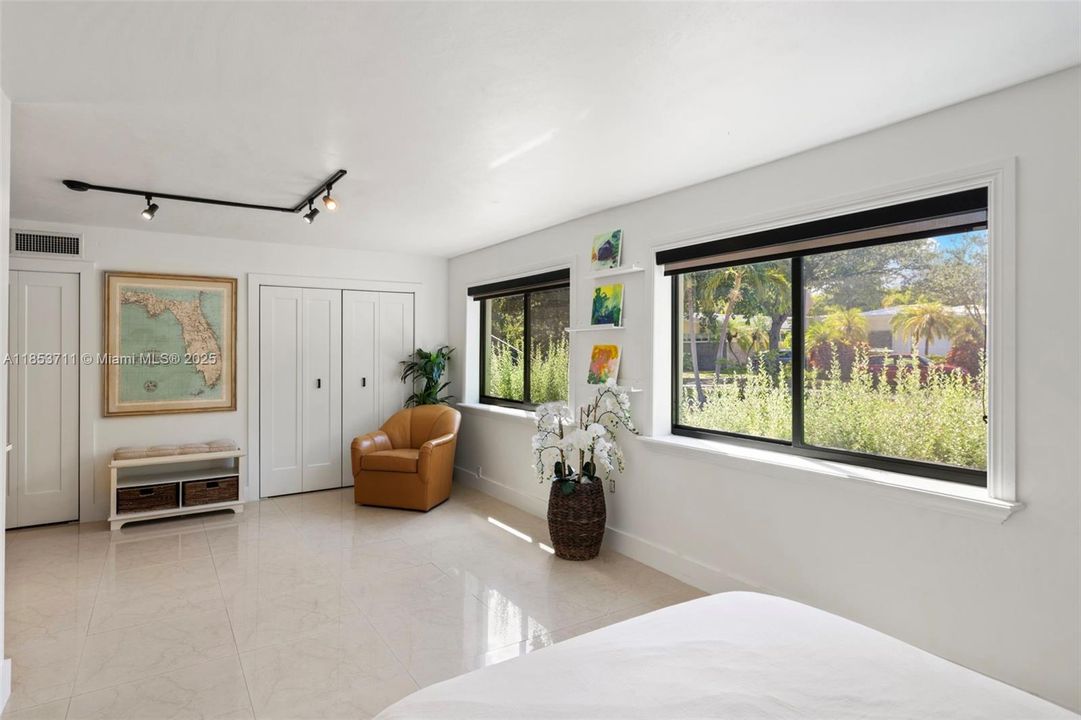 Active With Contract: $3,999,000 (4 beds, 3 baths, 3856 Square Feet)