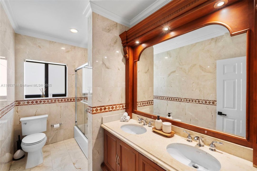 Active With Contract: $3,999,000 (4 beds, 3 baths, 3856 Square Feet)