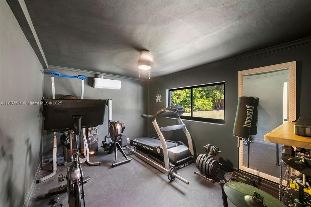 Active With Contract: $3,999,000 (4 beds, 3 baths, 3856 Square Feet)