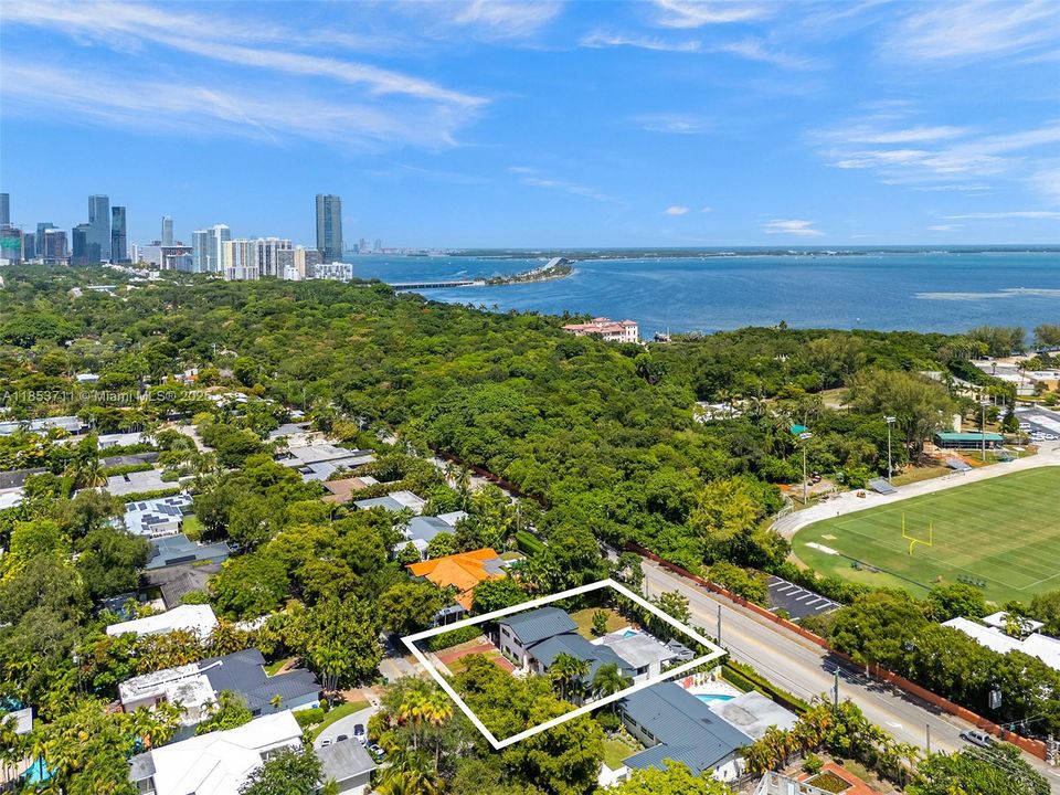 Active With Contract: $3,999,000 (4 beds, 3 baths, 3856 Square Feet)