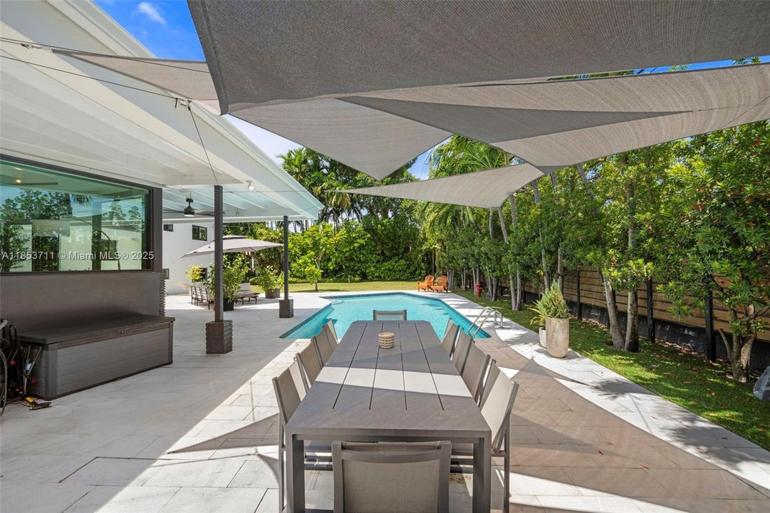 Active With Contract: $3,999,000 (4 beds, 3 baths, 3856 Square Feet)