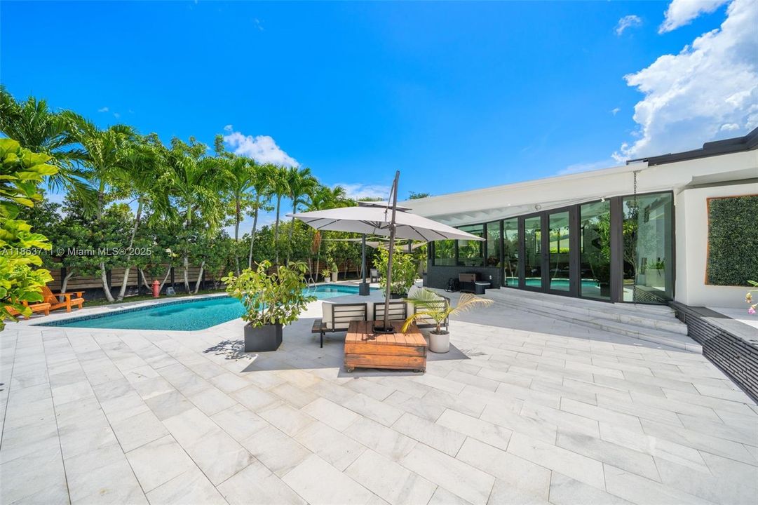 Active With Contract: $3,999,000 (4 beds, 3 baths, 3856 Square Feet)