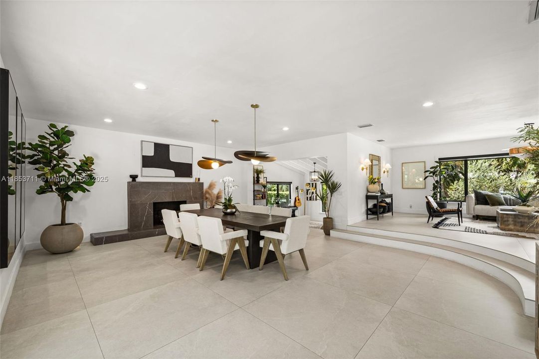 Active With Contract: $3,999,000 (4 beds, 3 baths, 3856 Square Feet)