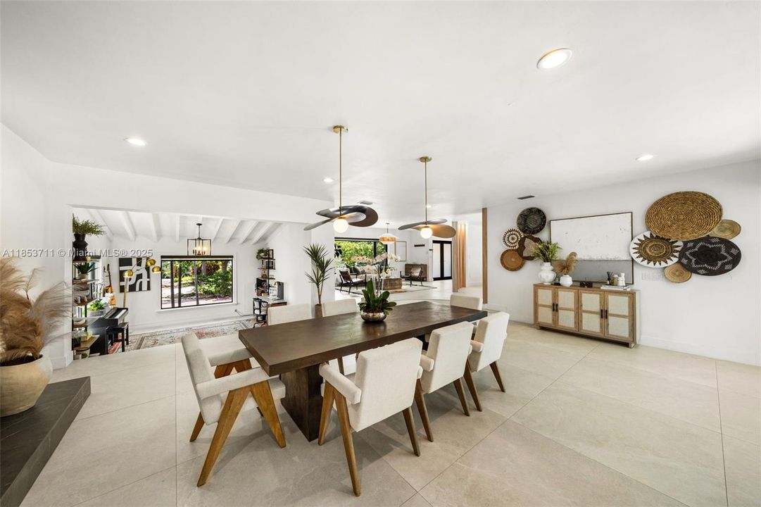 Active With Contract: $3,999,000 (4 beds, 3 baths, 3856 Square Feet)