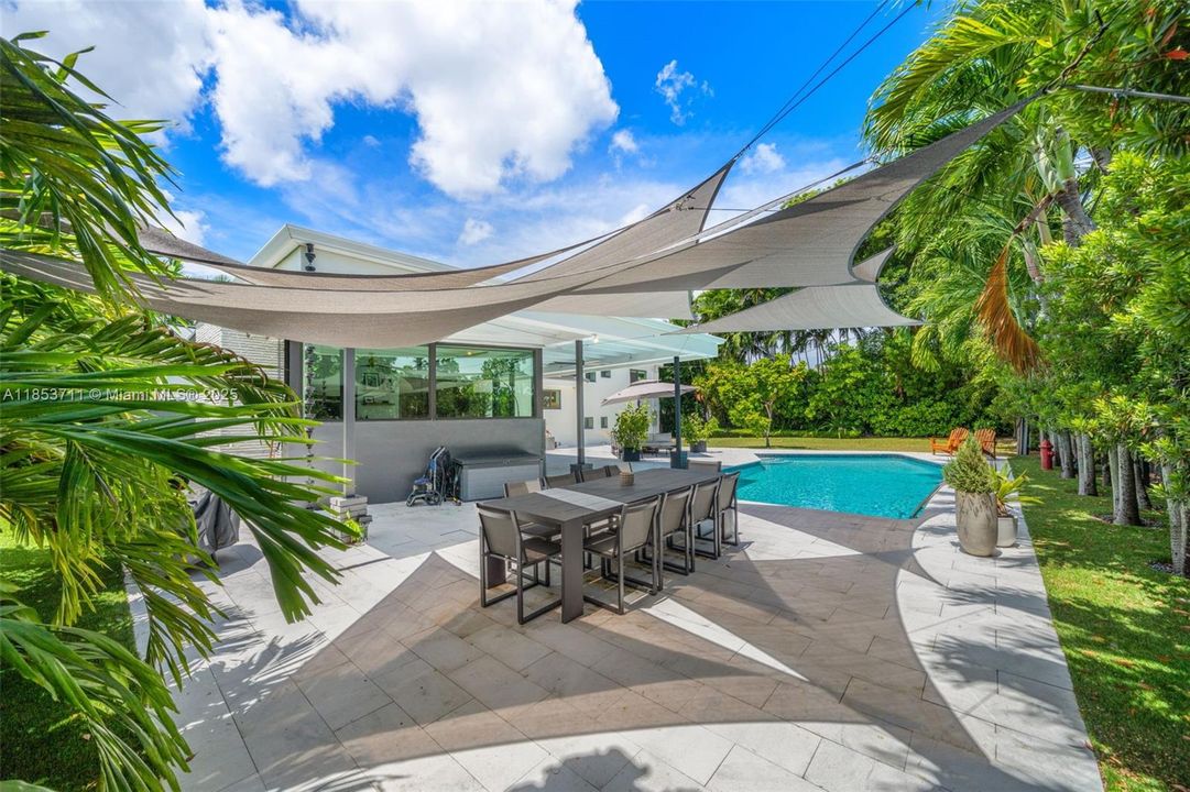 Active With Contract: $3,999,000 (4 beds, 3 baths, 3856 Square Feet)