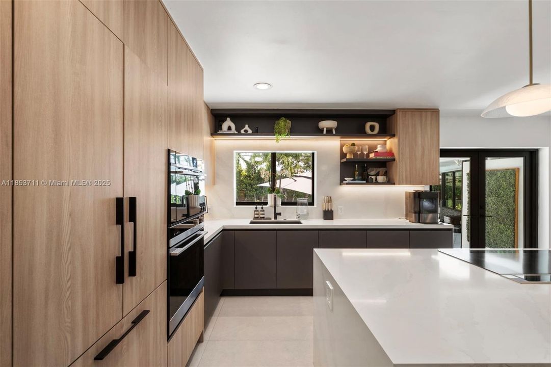 Active With Contract: $3,999,000 (4 beds, 3 baths, 3856 Square Feet)