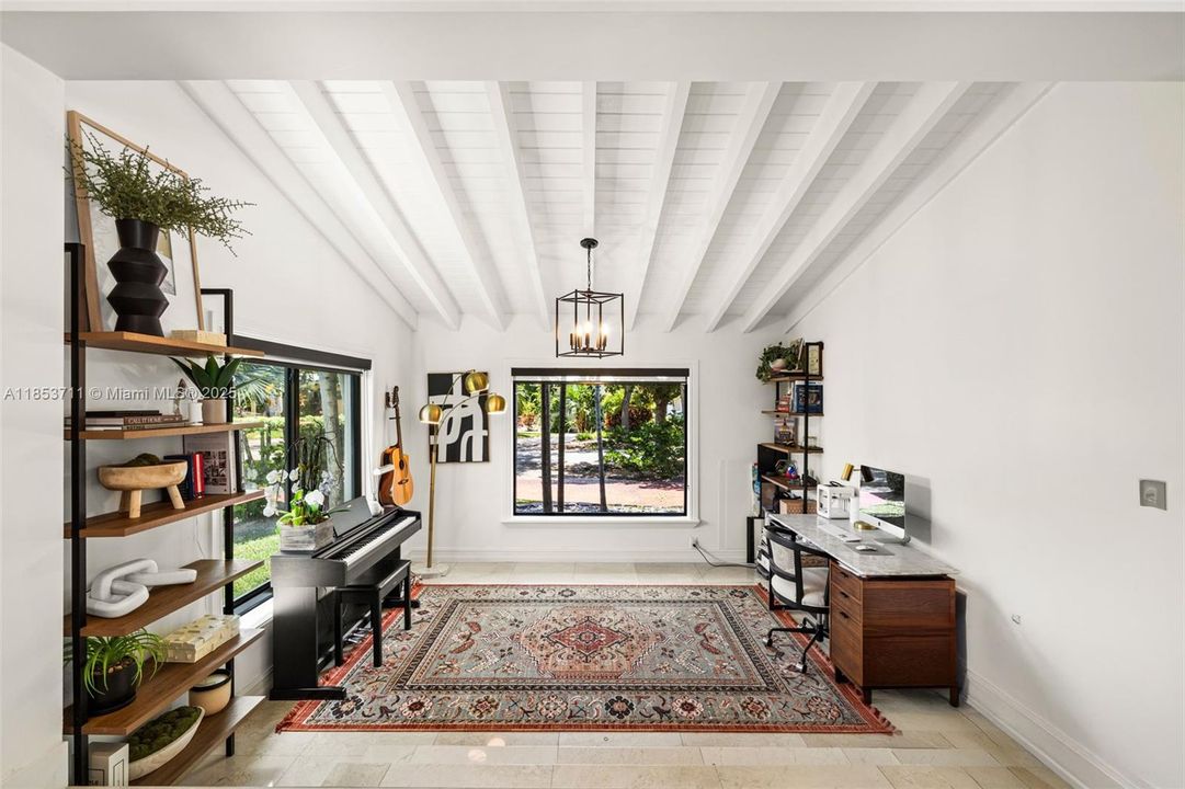 Active With Contract: $3,999,000 (4 beds, 3 baths, 3856 Square Feet)