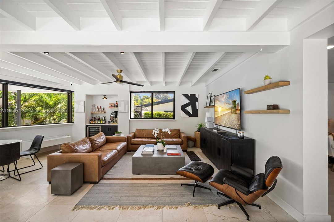 Active With Contract: $3,999,000 (4 beds, 3 baths, 3856 Square Feet)