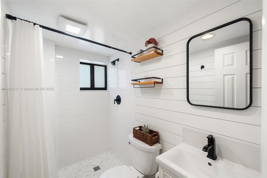 Active With Contract: $3,999,000 (4 beds, 3 baths, 3856 Square Feet)