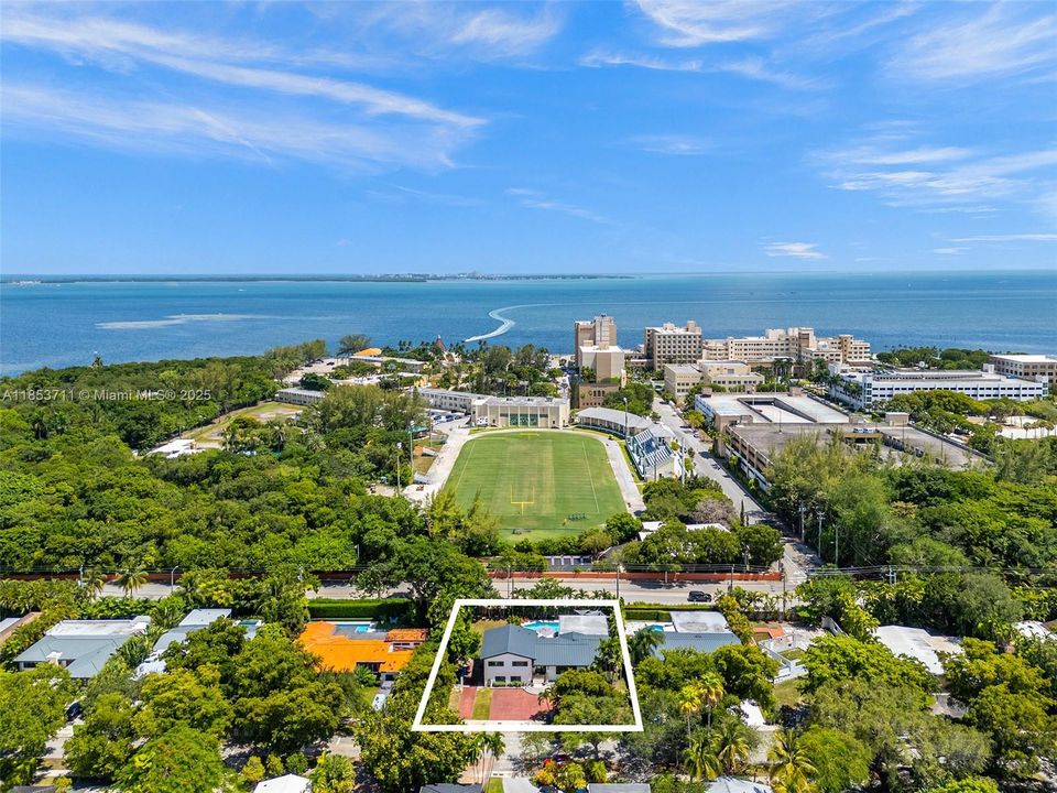 Active With Contract: $3,999,000 (4 beds, 3 baths, 3856 Square Feet)