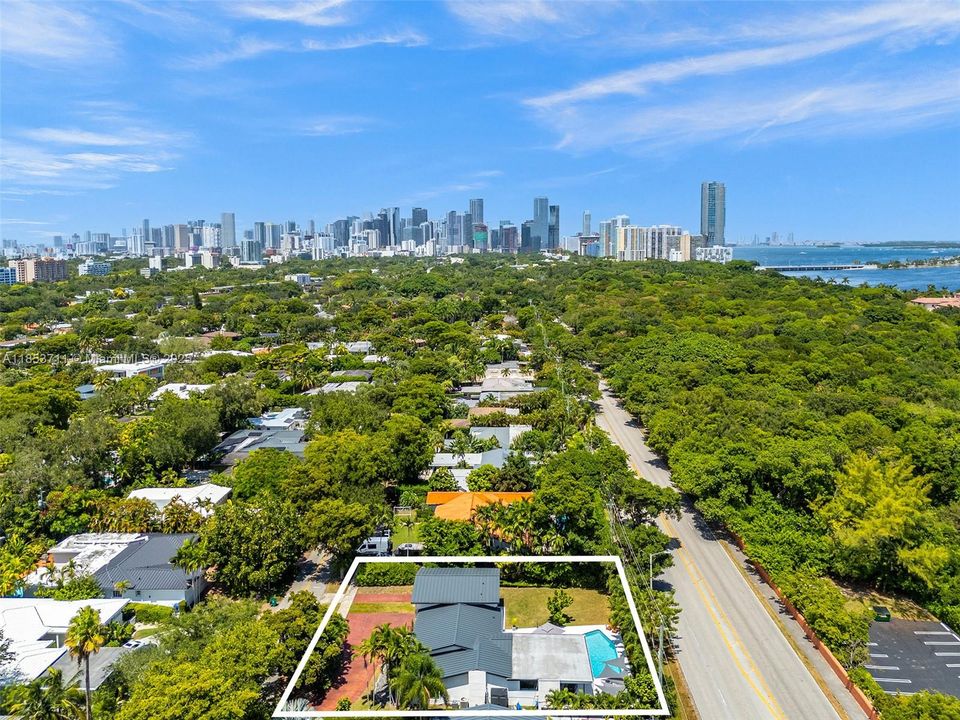 Active With Contract: $3,999,000 (4 beds, 3 baths, 3856 Square Feet)