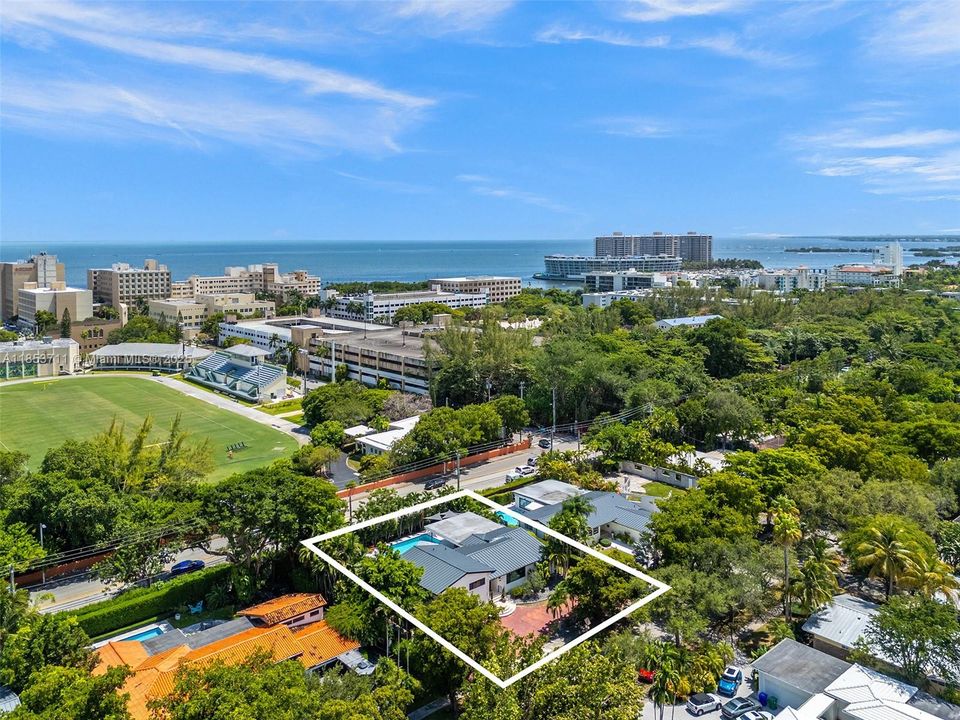 Active With Contract: $3,999,000 (4 beds, 3 baths, 3856 Square Feet)