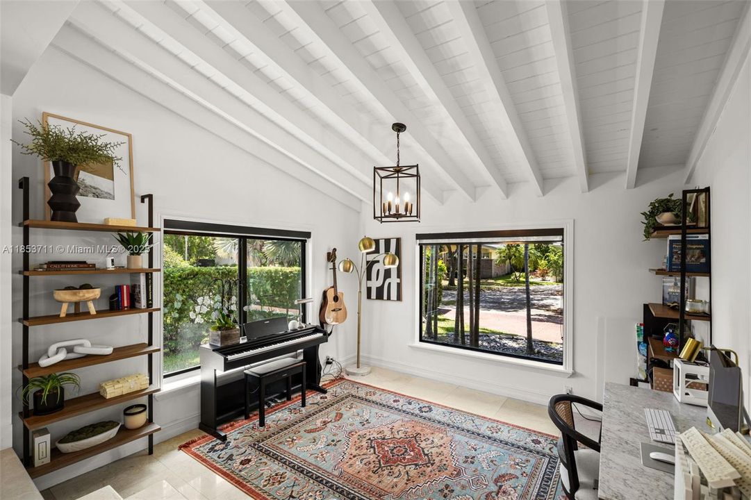 Active With Contract: $3,999,000 (4 beds, 3 baths, 3856 Square Feet)