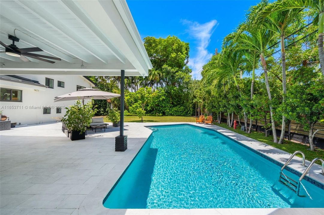 Active With Contract: $3,999,000 (4 beds, 3 baths, 3856 Square Feet)