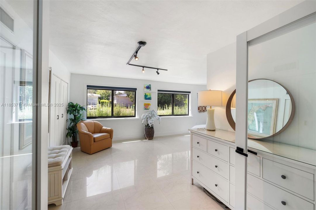 Active With Contract: $3,999,000 (4 beds, 3 baths, 3856 Square Feet)