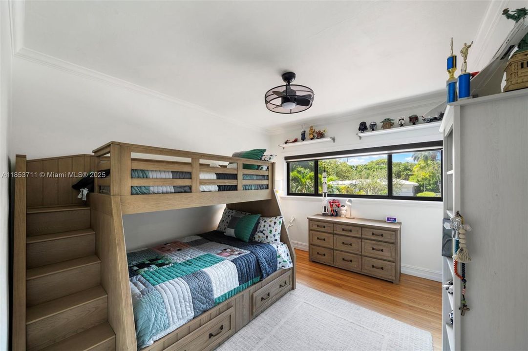 Active With Contract: $3,999,000 (4 beds, 3 baths, 3856 Square Feet)