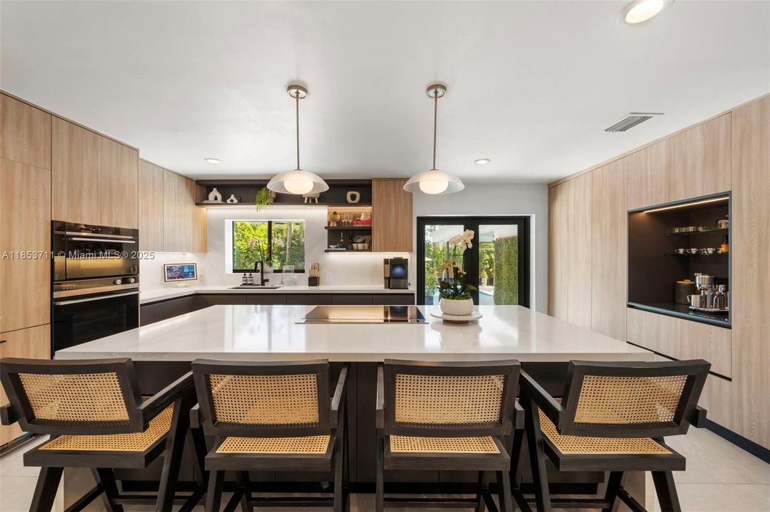 Active With Contract: $3,999,000 (4 beds, 3 baths, 3856 Square Feet)