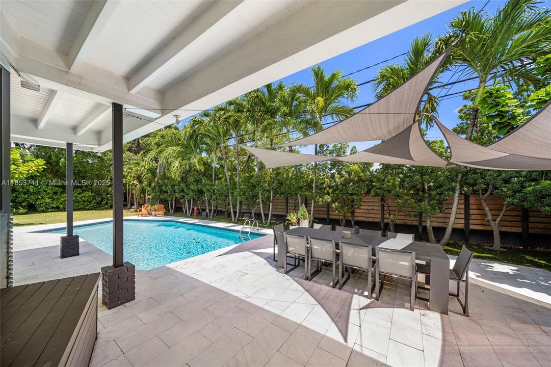 Active With Contract: $3,999,000 (4 beds, 3 baths, 3856 Square Feet)